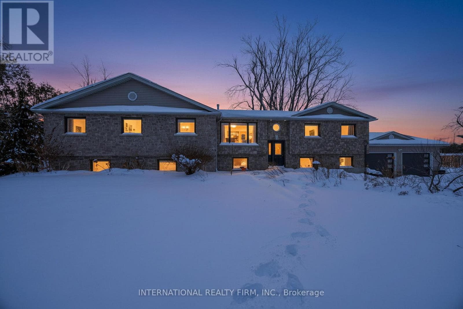 1563 15 16 SIDE ROAD E photo 5