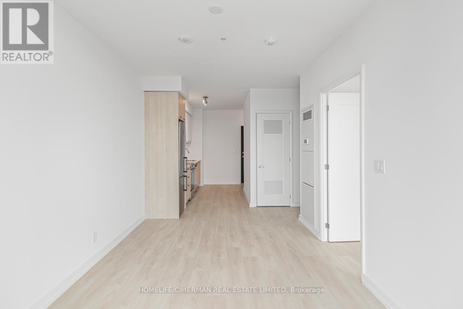 2016 - 75 JAMES STREET S photo 4