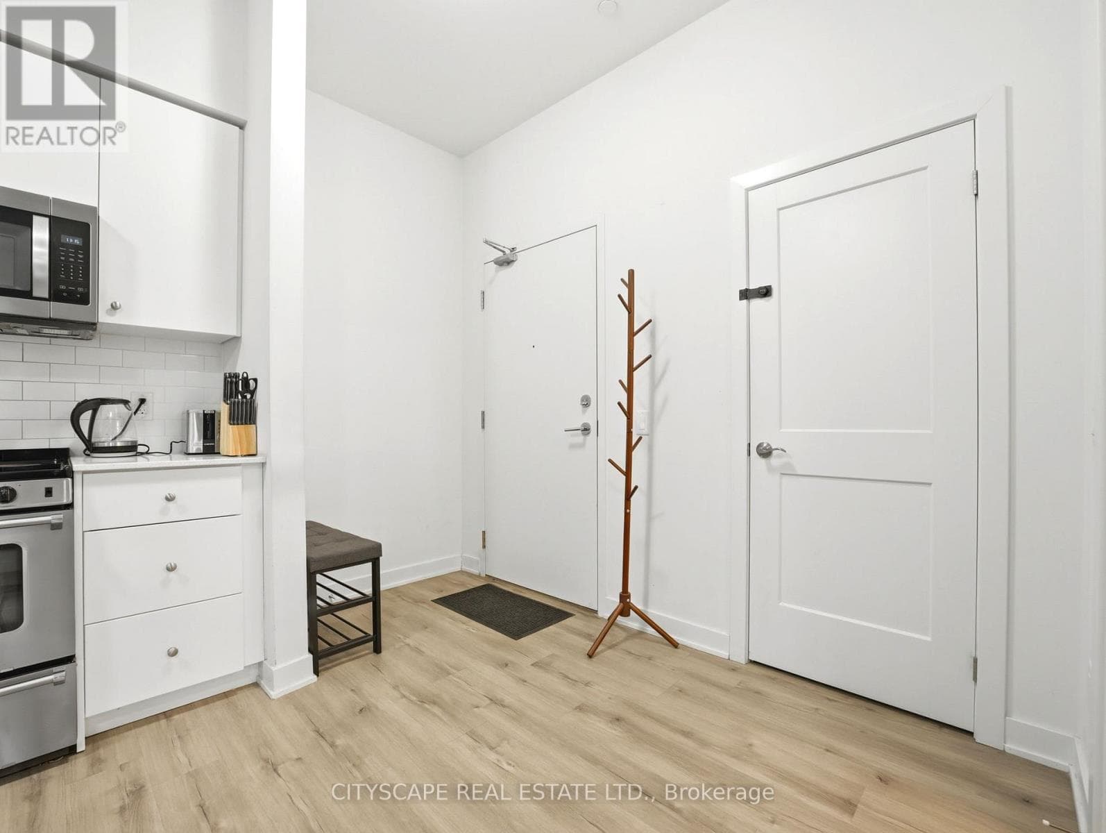138 - 110 FERGUS AVENUE photo 4