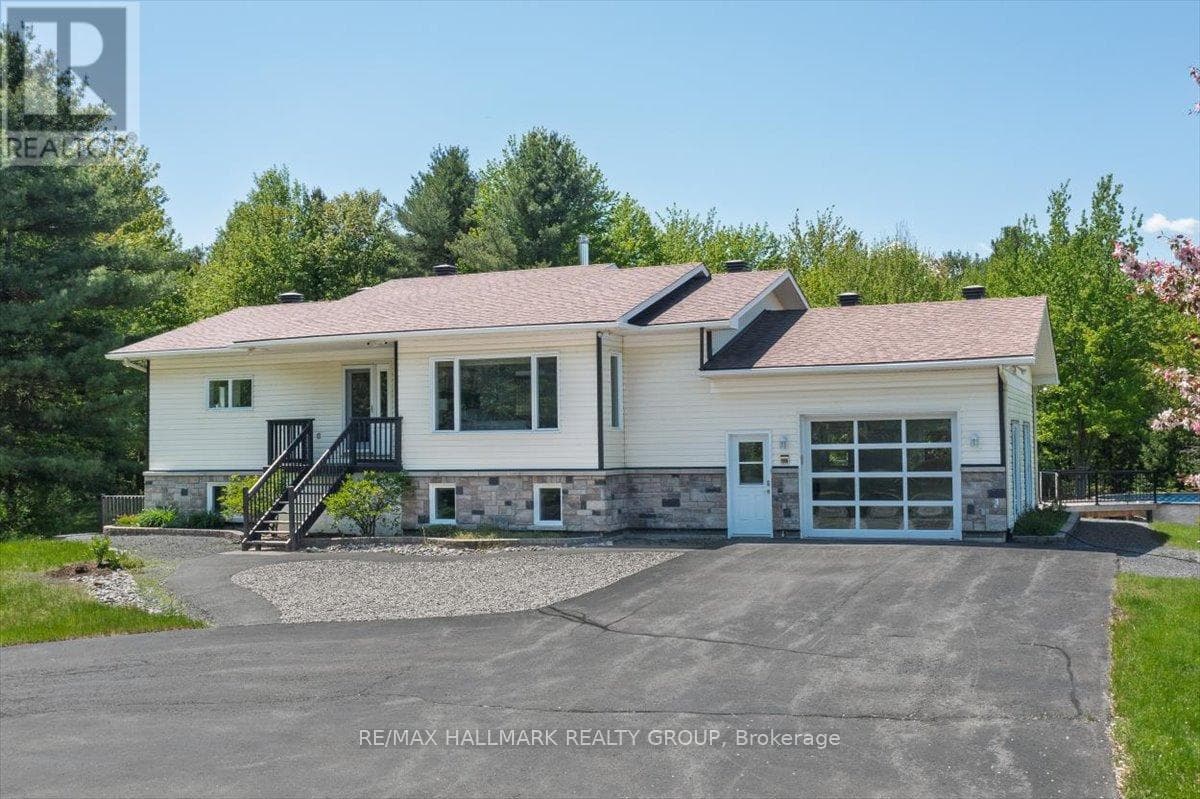 1720 DES PINS ROAD photo 2