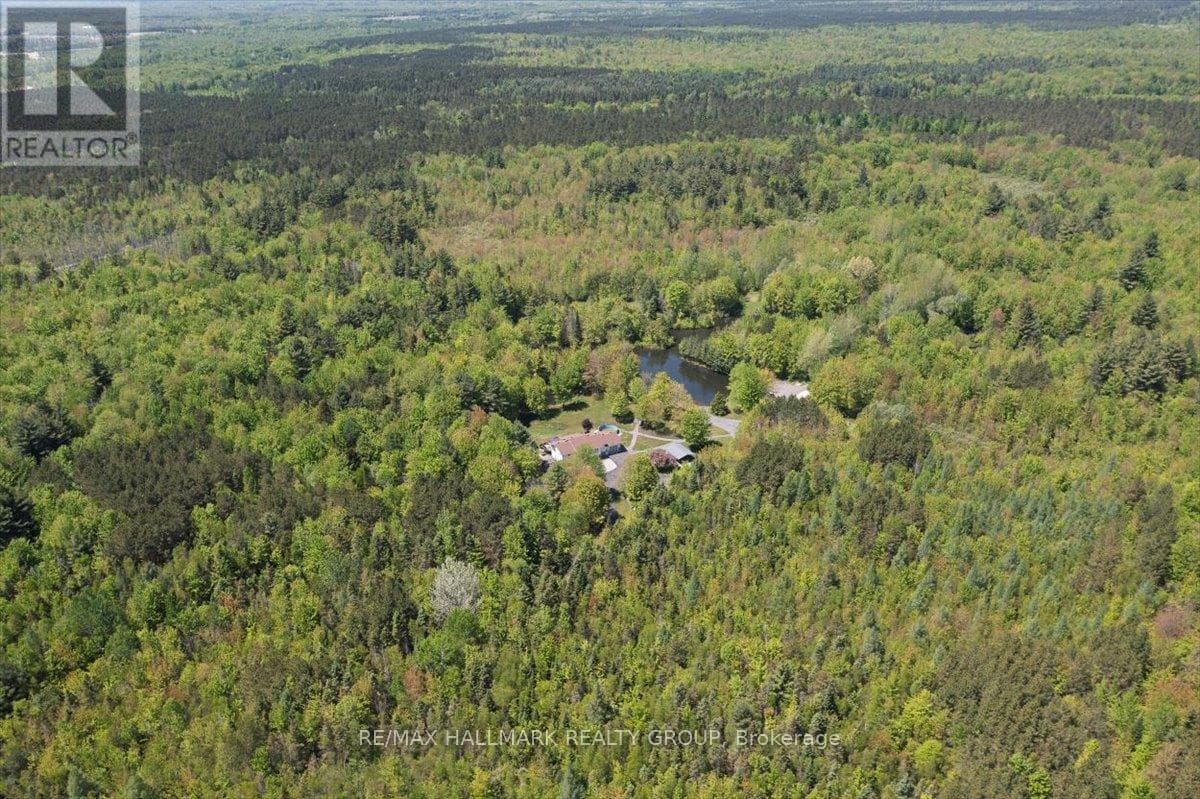 1720 DES PINS ROAD photo 3