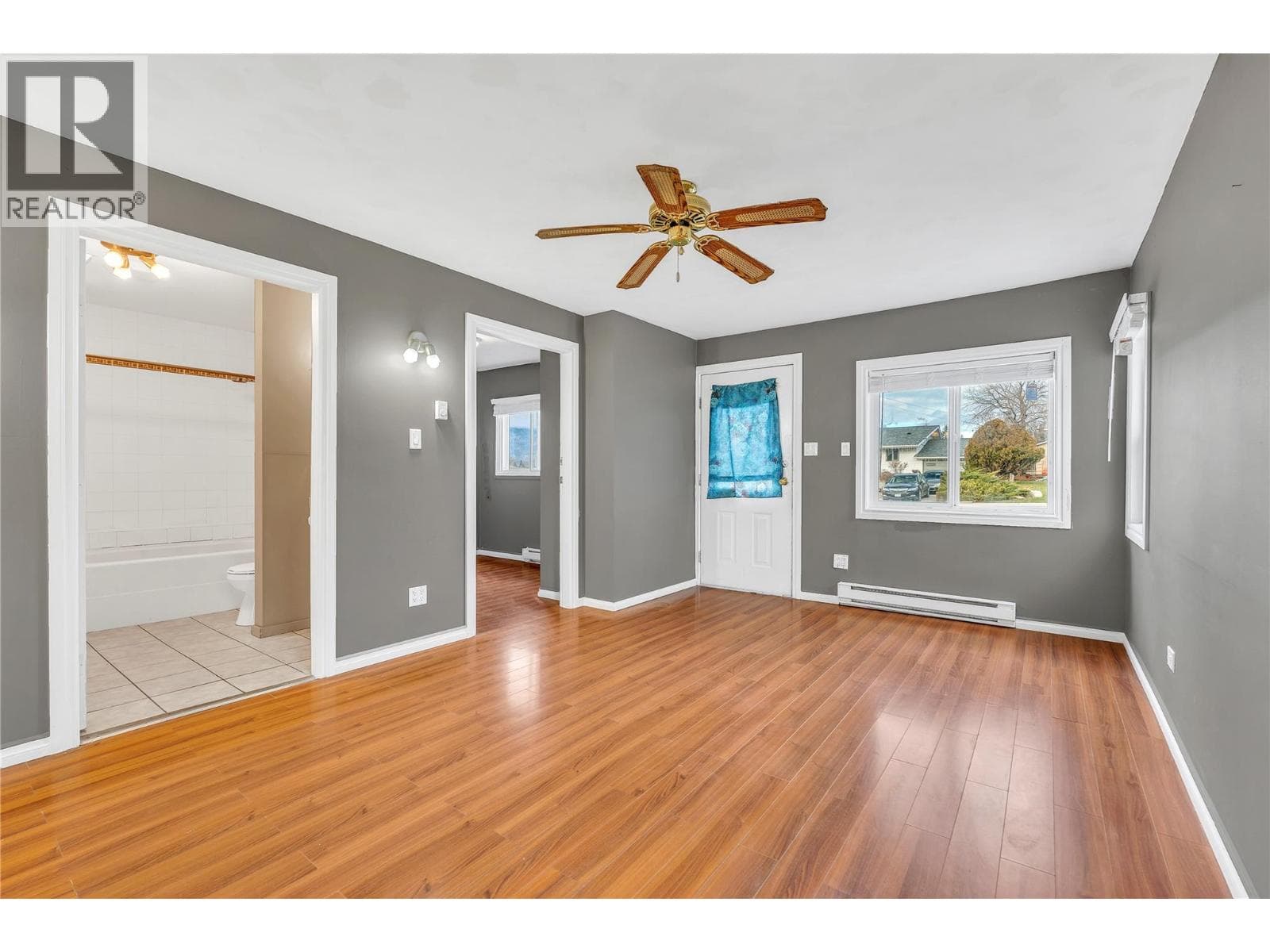 1190 Penticton Avenue photo 3