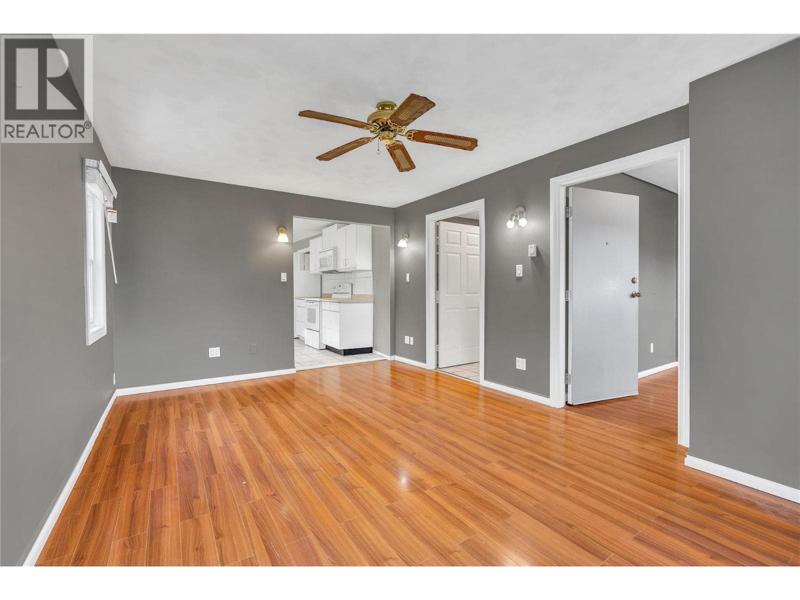 1190 Penticton Avenue photo 4