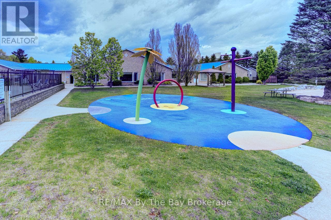 153 - 85 THEME PARK DRIVE photo 4