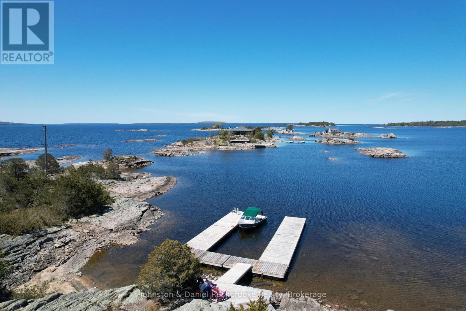 2 ISLAND 1210 photo 3