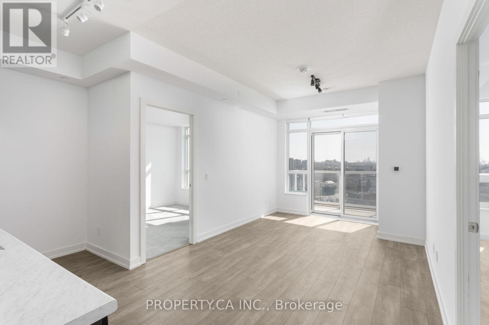 1102 - 10 WILBY CRESCENT photo 4