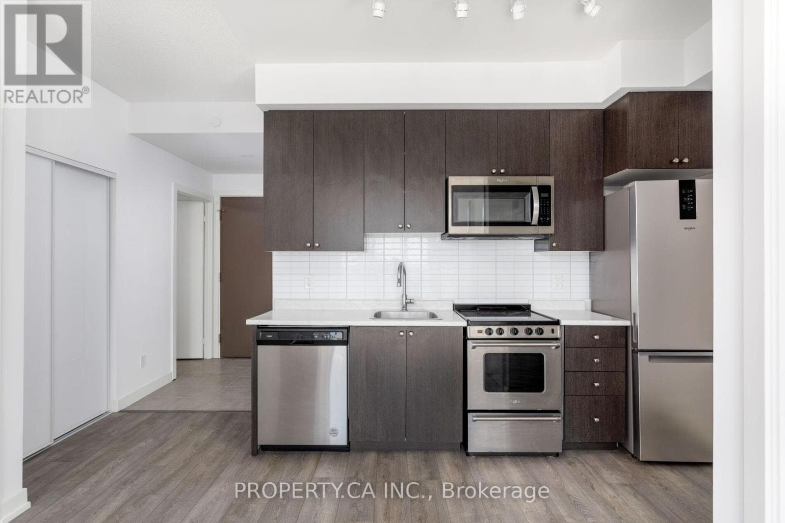 1102 - 10 WILBY CRESCENT photo 5