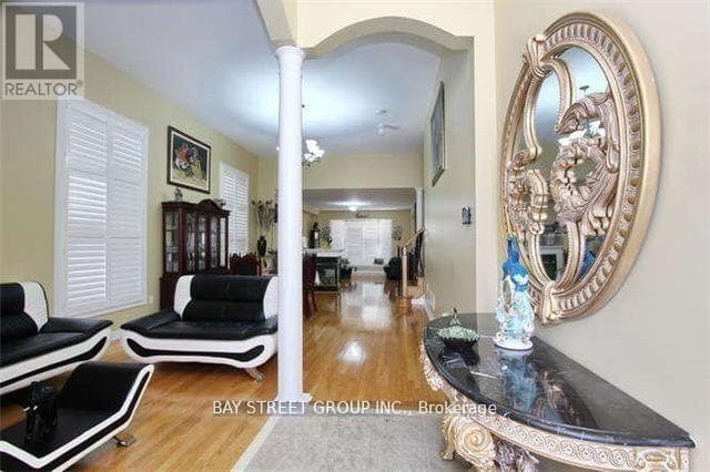 6 EVERINGHAM CIRCLE photo 2