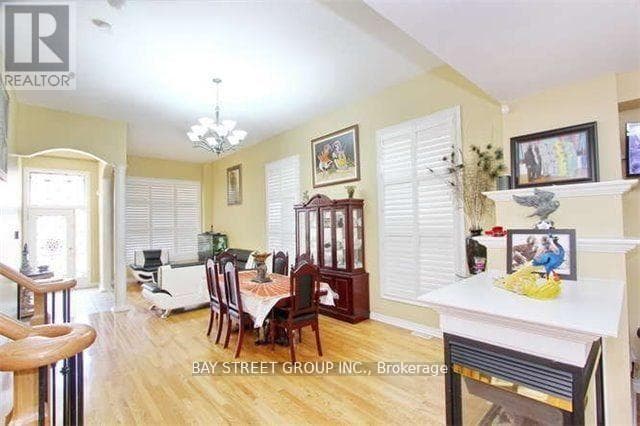 6 EVERINGHAM CIRCLE photo 4