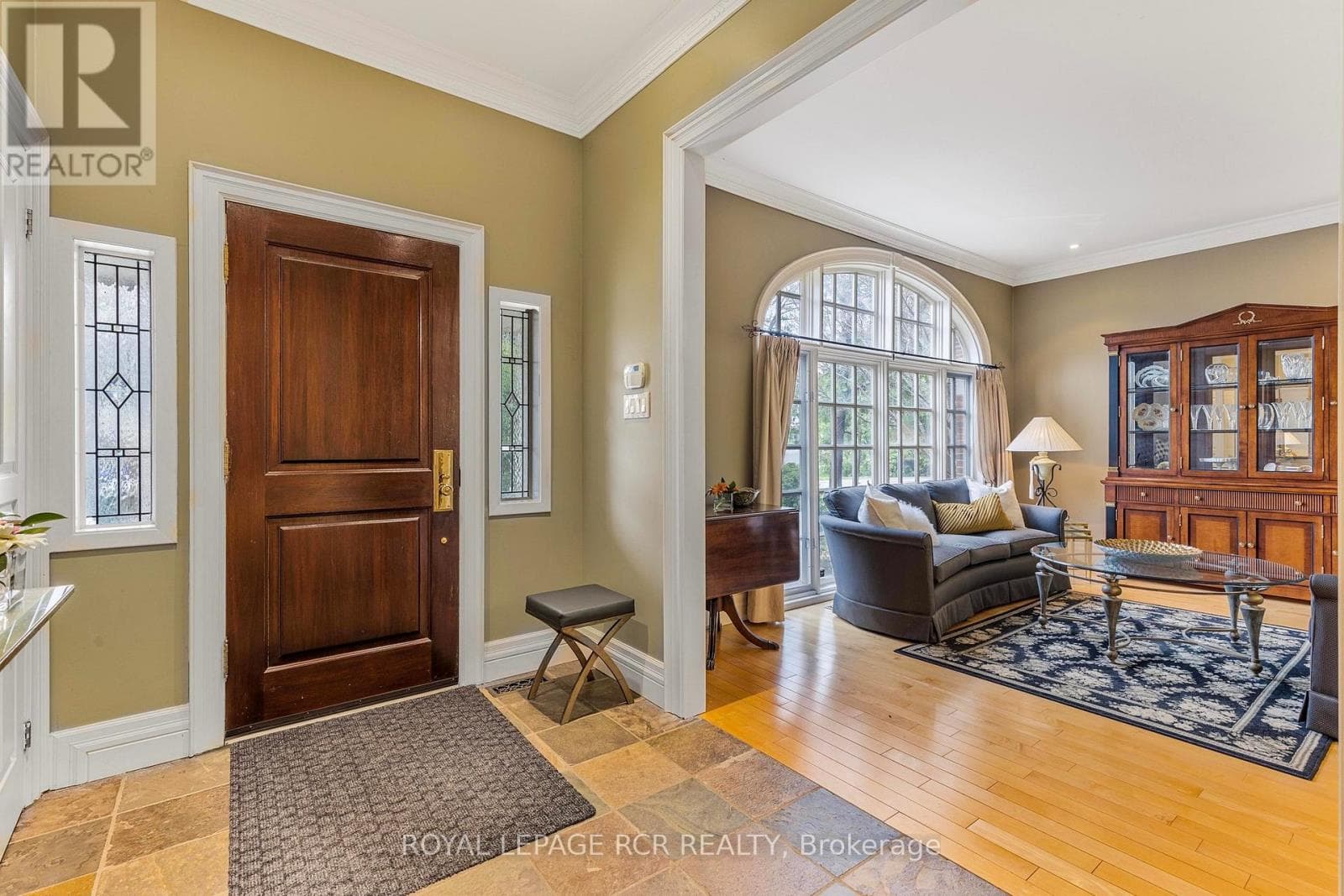 34 GARDEN AVENUE photo 3