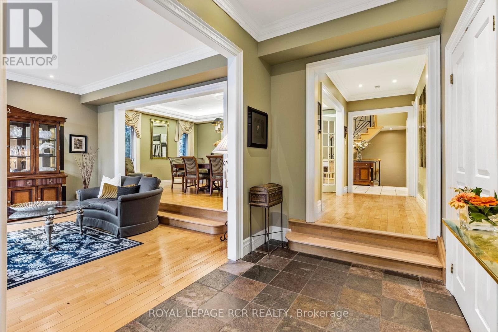 34 GARDEN AVENUE photo 4