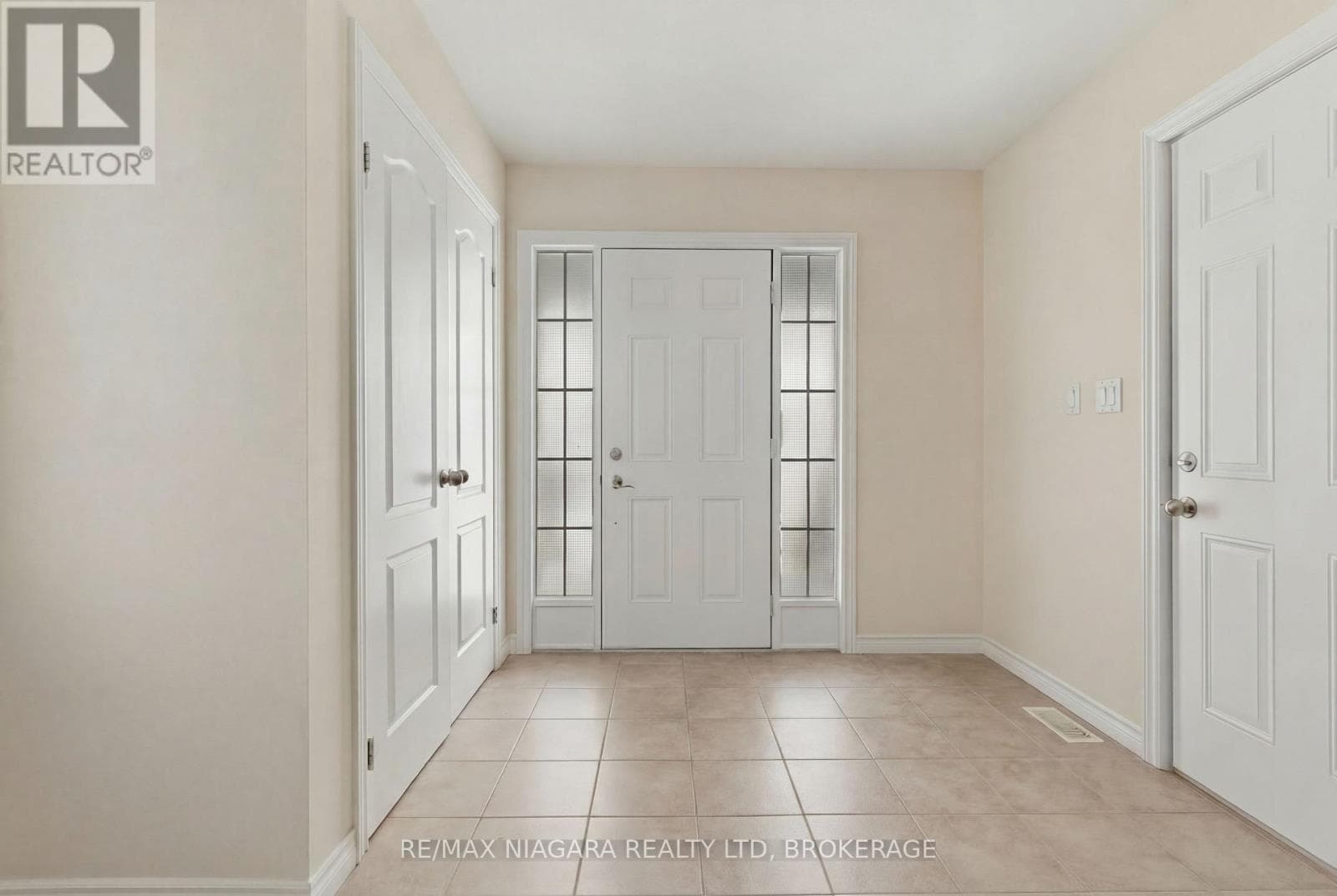 68 ABBOTT PLACE photo 4