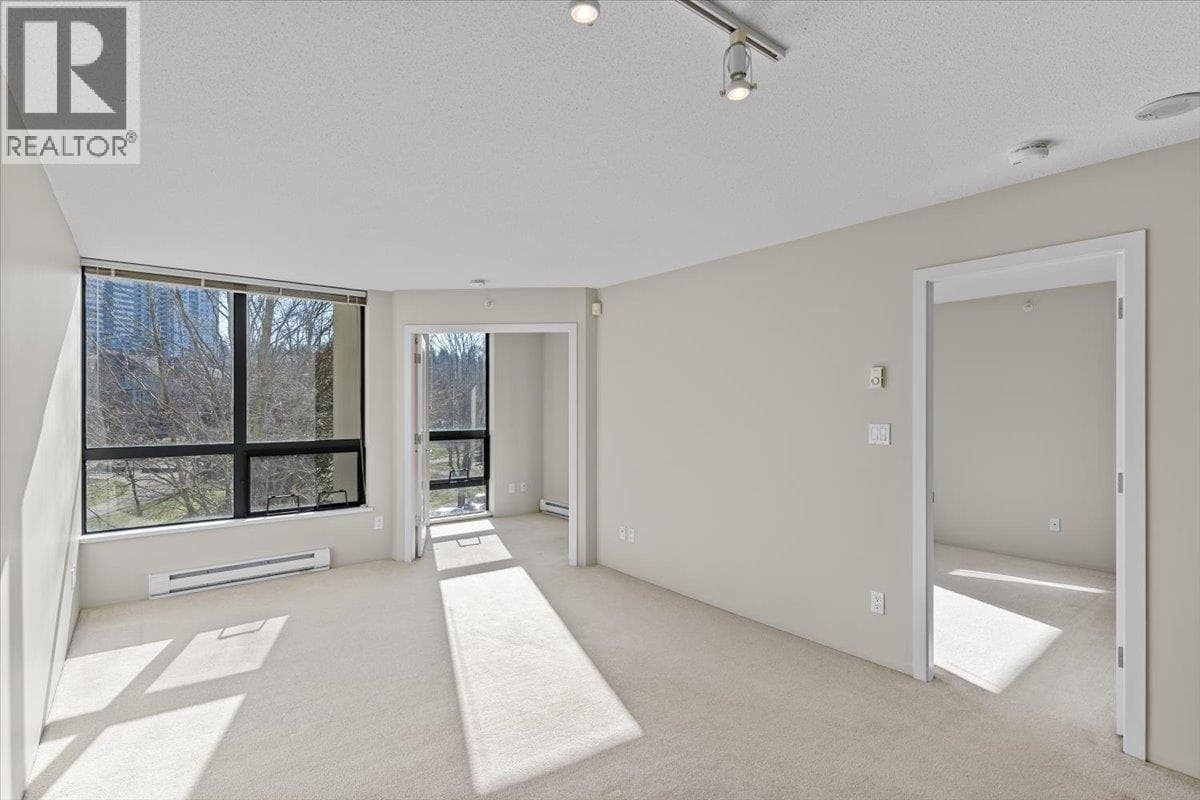 303 3588 CROWLEY DRIVE photo 4