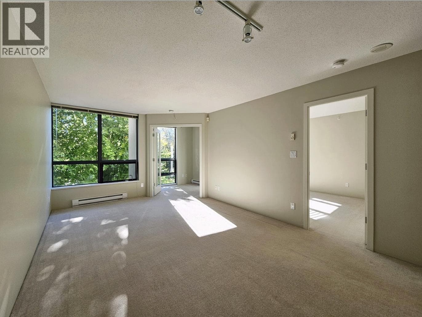 303 3588 CROWLEY DRIVE photo 5
