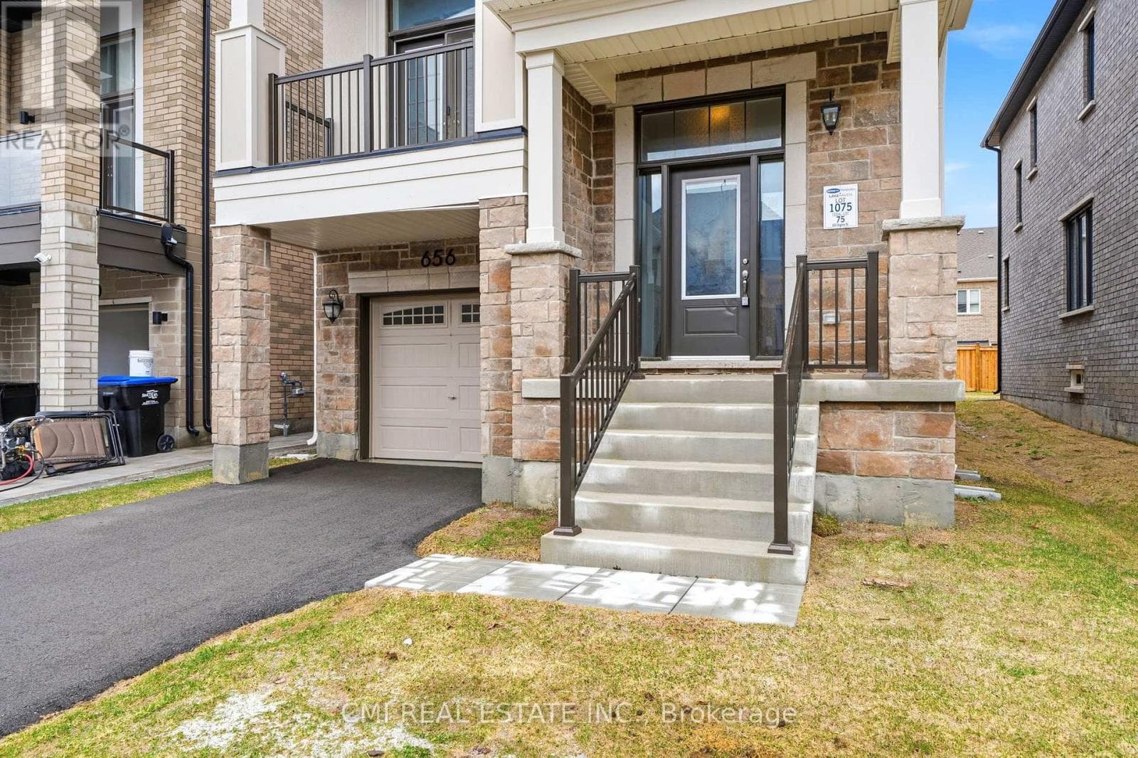 656 NEWLOVE STREET photo 5