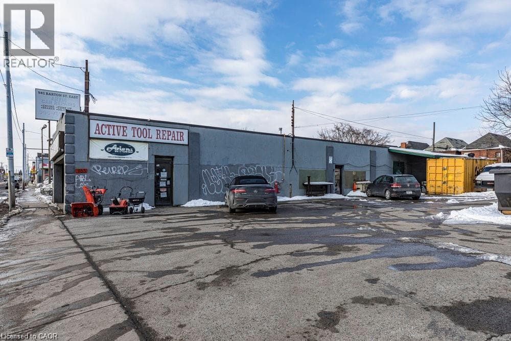 955 BARTON Street E photo 3