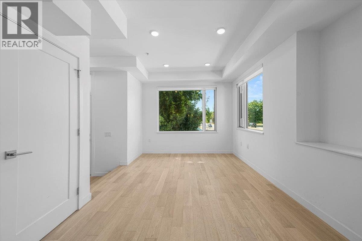 4110 COLUMBIA STREET photo 3