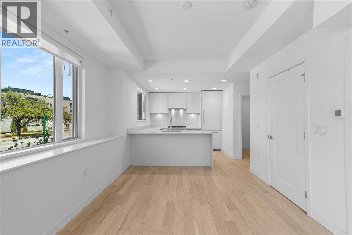 4110 COLUMBIA STREET photo 5