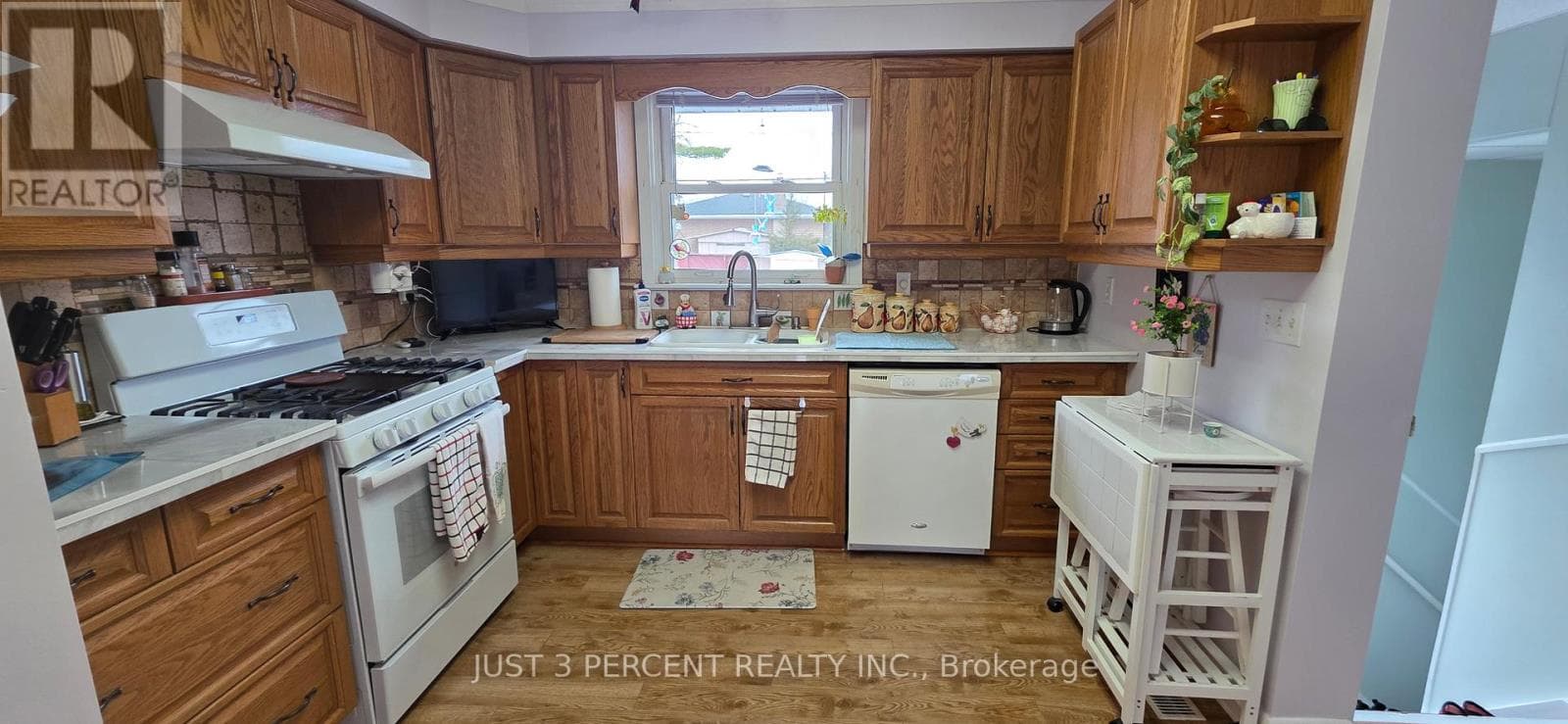 744 CRAWFORD PLACE photo 4