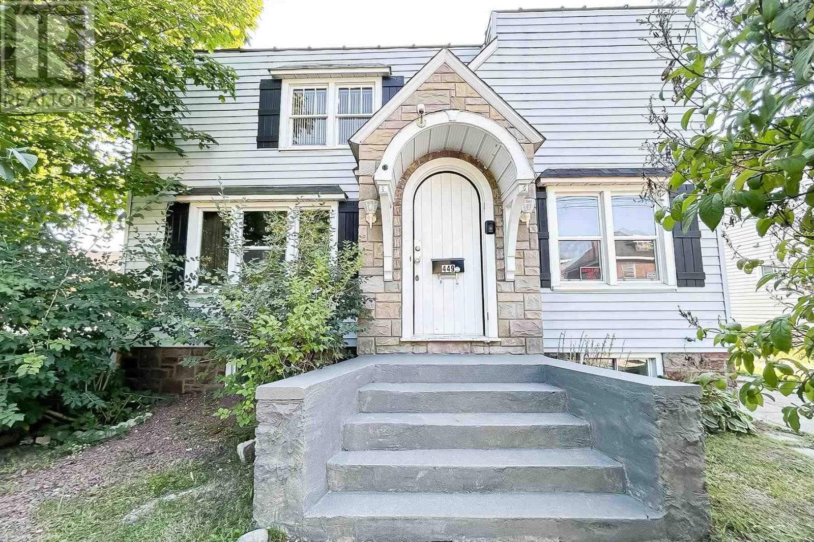 5 bed 1 bath single family at 449 Wellington ST — $239,900