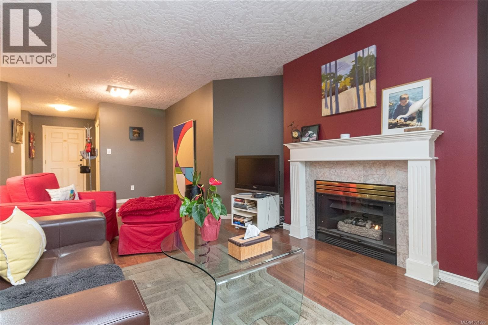 304 2511 Quadra St photo 4