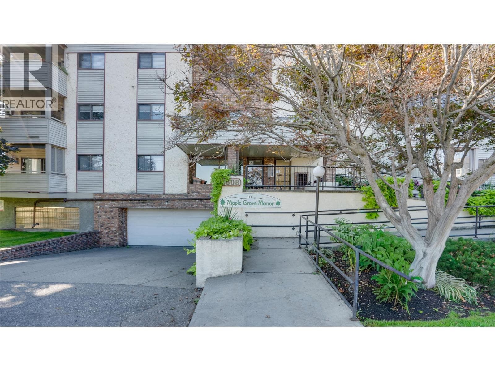 3608 27 Avenue Unit# 105 photo 2