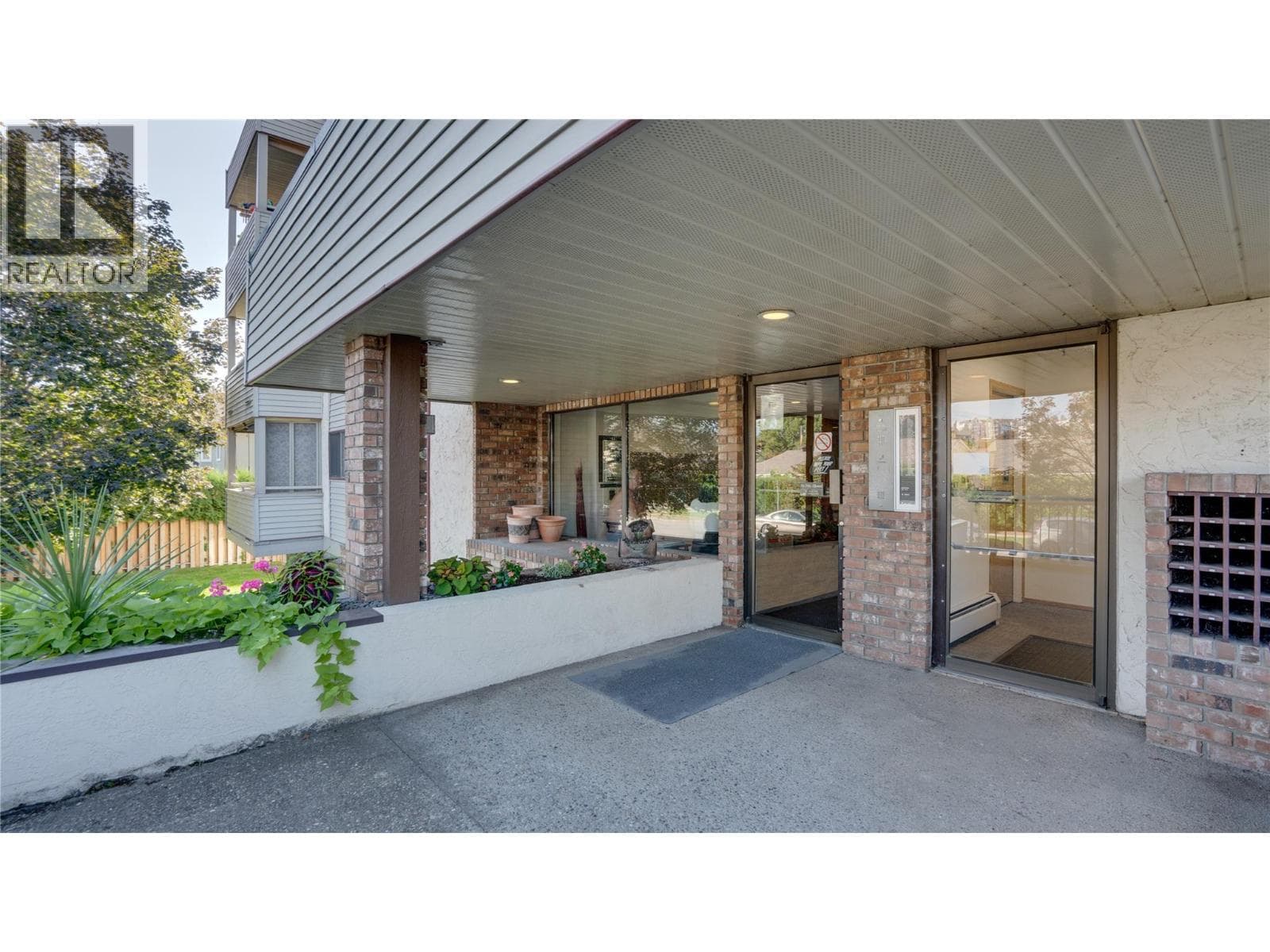 3608 27 Avenue Unit# 105 photo 4