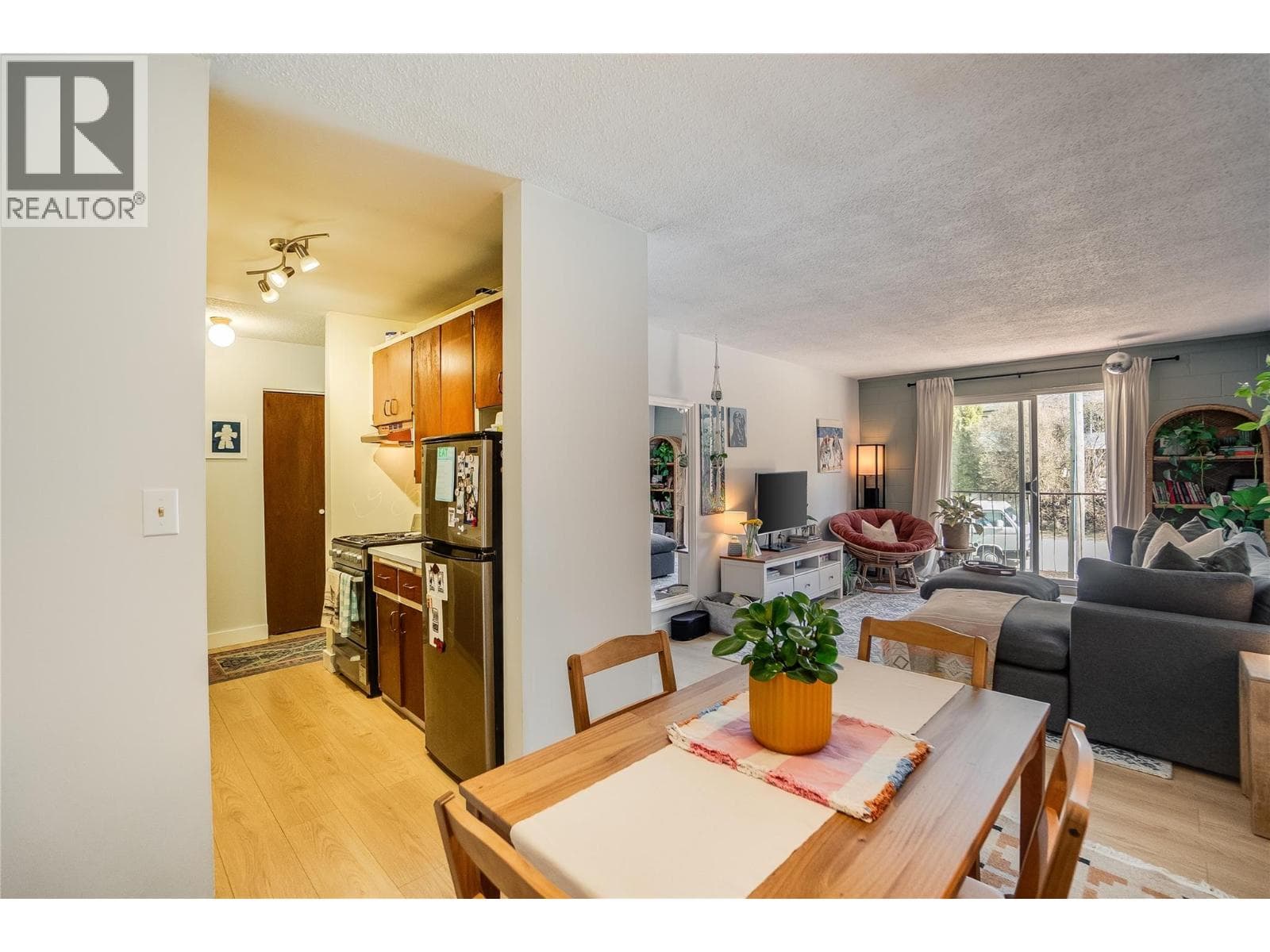 191 TREVOR Street Unit# 402 photo 4