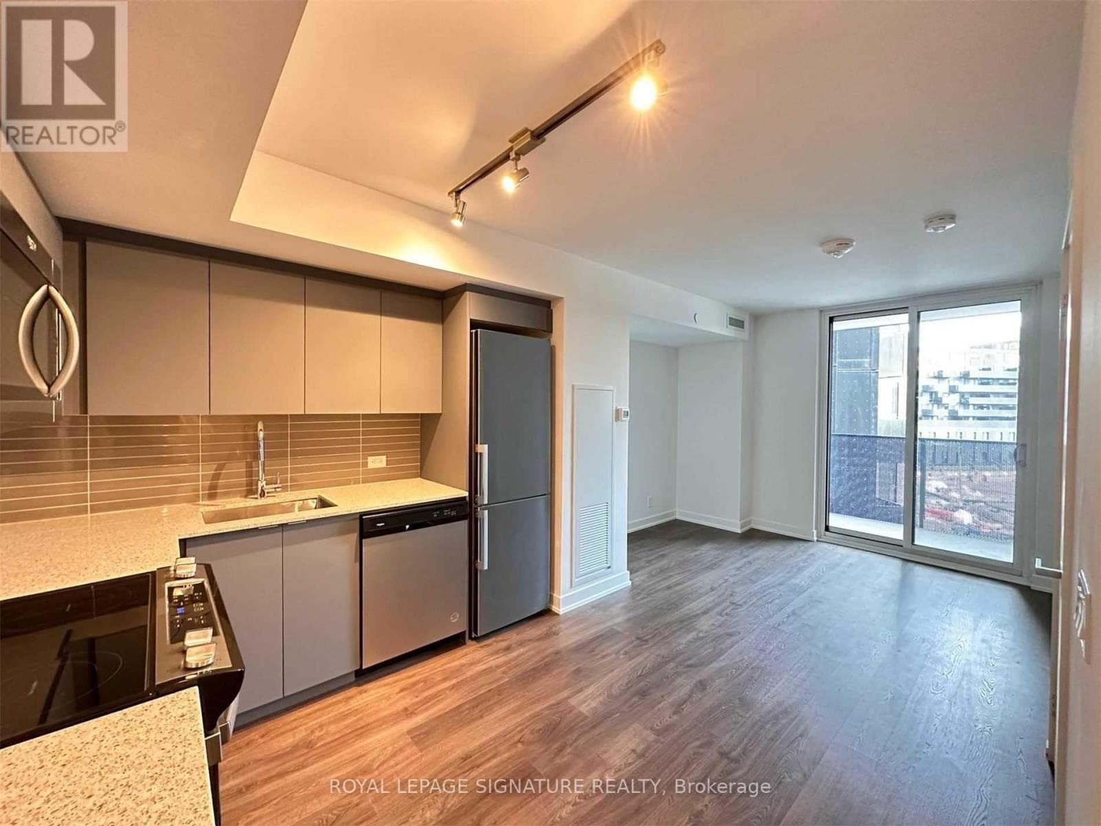 406 - 30 TRETTI WAY photo 4