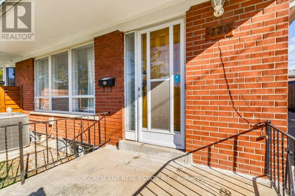 227 VEROBEACH BOULEVARD photo 3