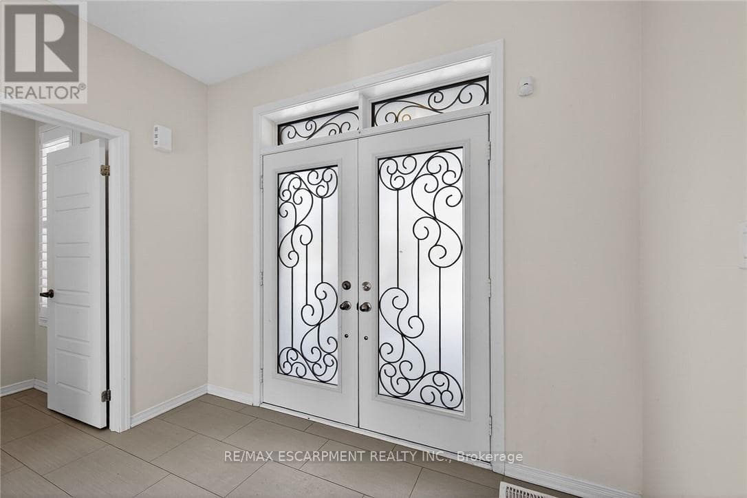 17 LARRY CRESCENT photo 3
