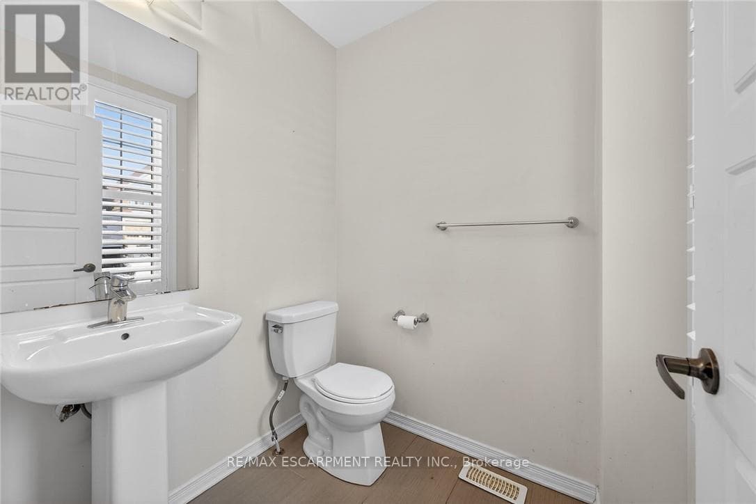 17 LARRY CRESCENT photo 4