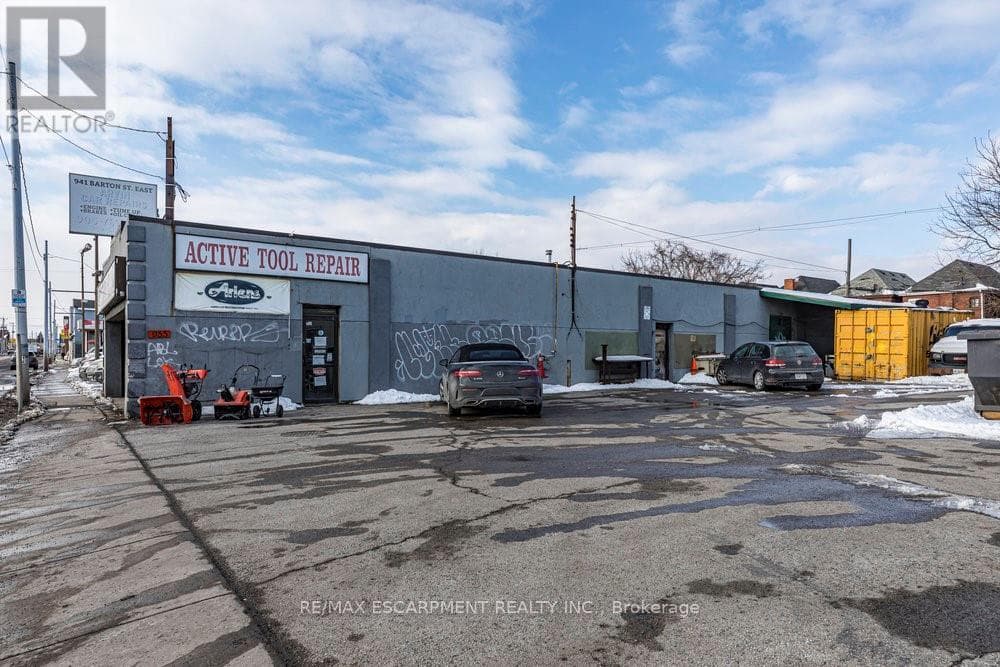 955 BARTON STREET E photo 3