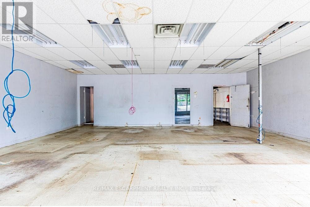 955 BARTON STREET E photo 5