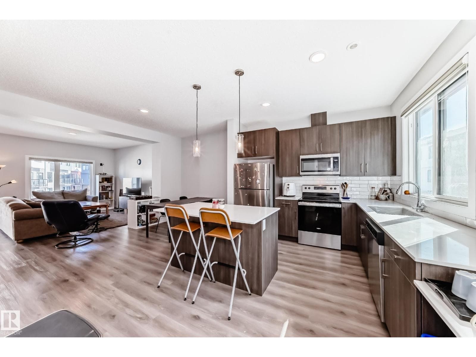 #82 11910 35 AV SW photo 2