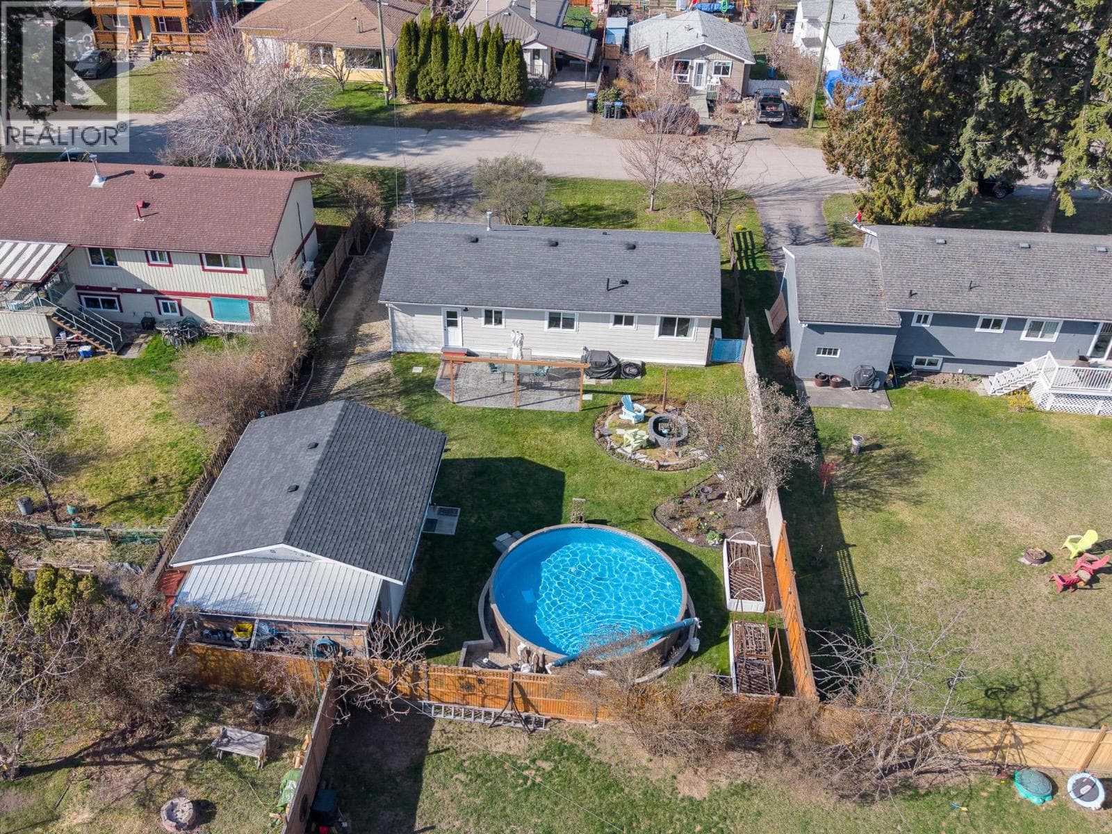 331 BIRCH Street photo 3
