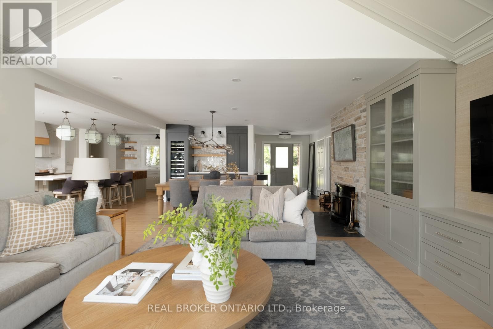 9285 DAGMAR ROAD photo 5