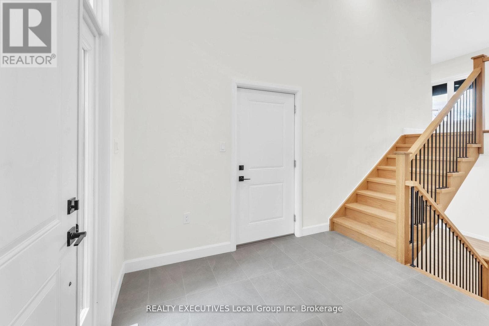 109 TOWER DRIVE photo 4