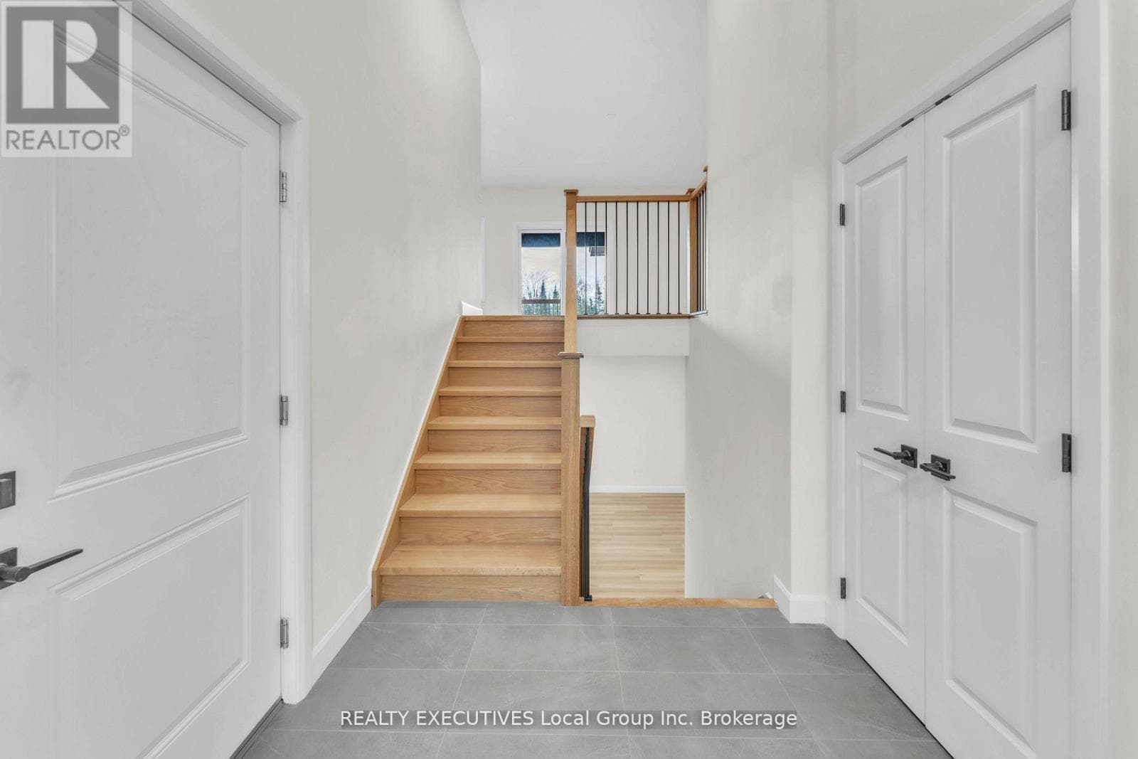 109 TOWER DRIVE photo 3