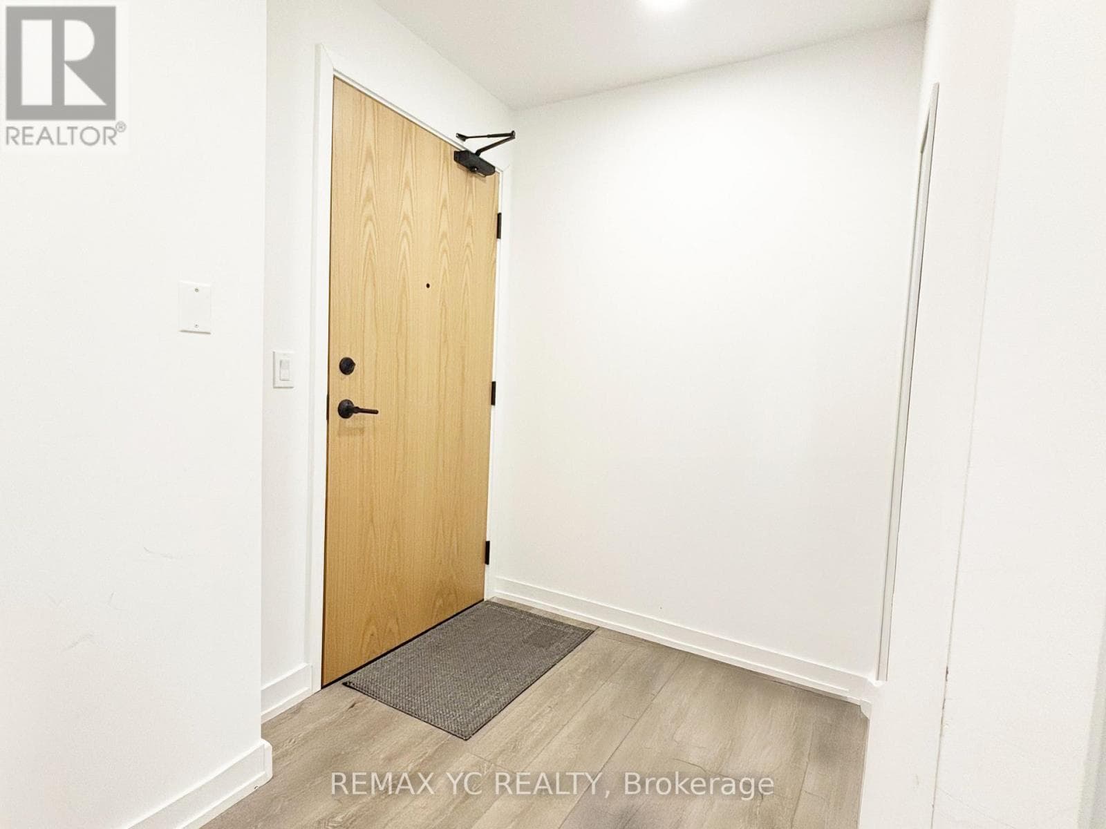 324 - 8 BEVERLEY GLEN BOULEVARD photo 3