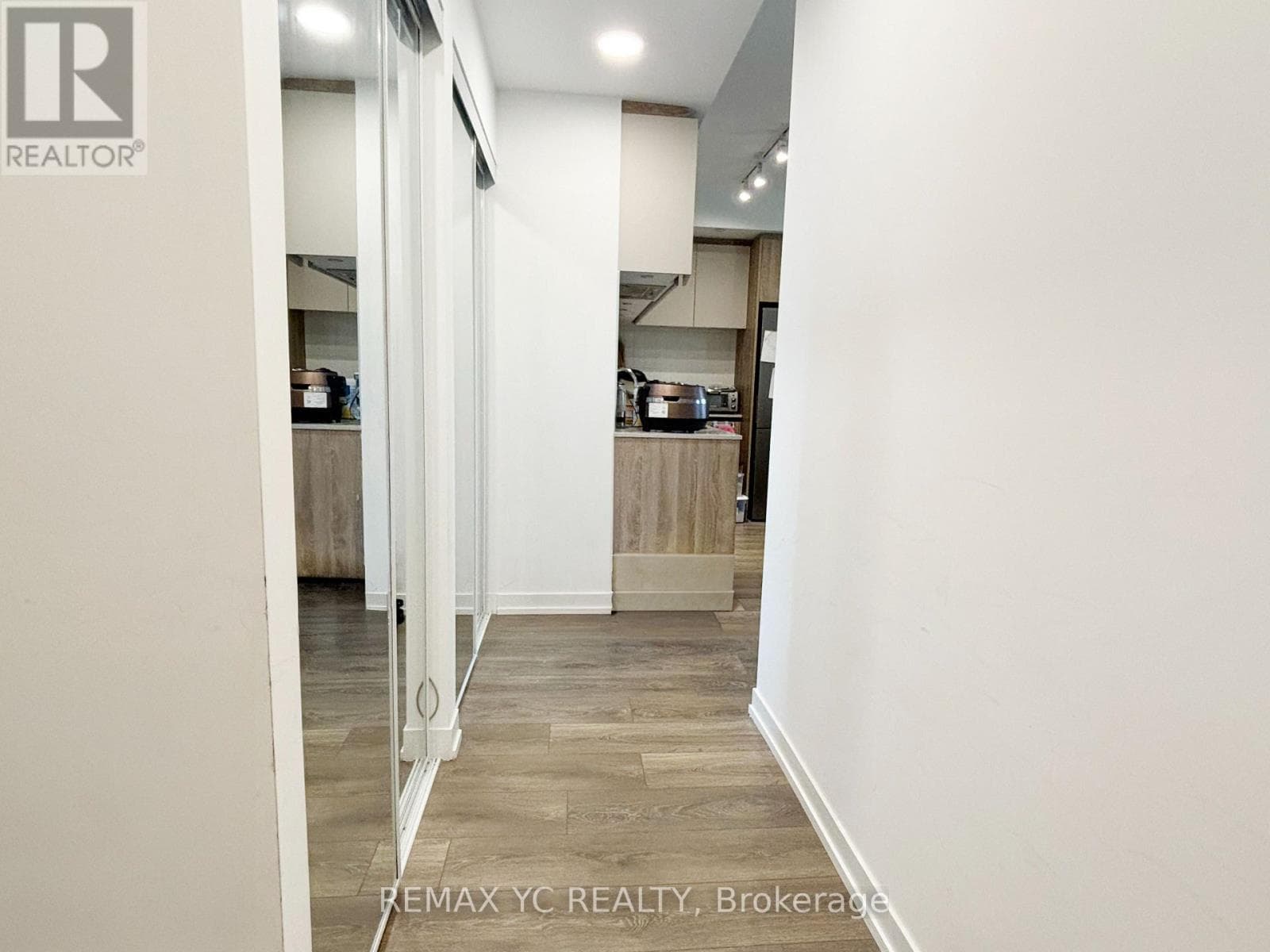 324 - 8 BEVERLEY GLEN BOULEVARD photo 4