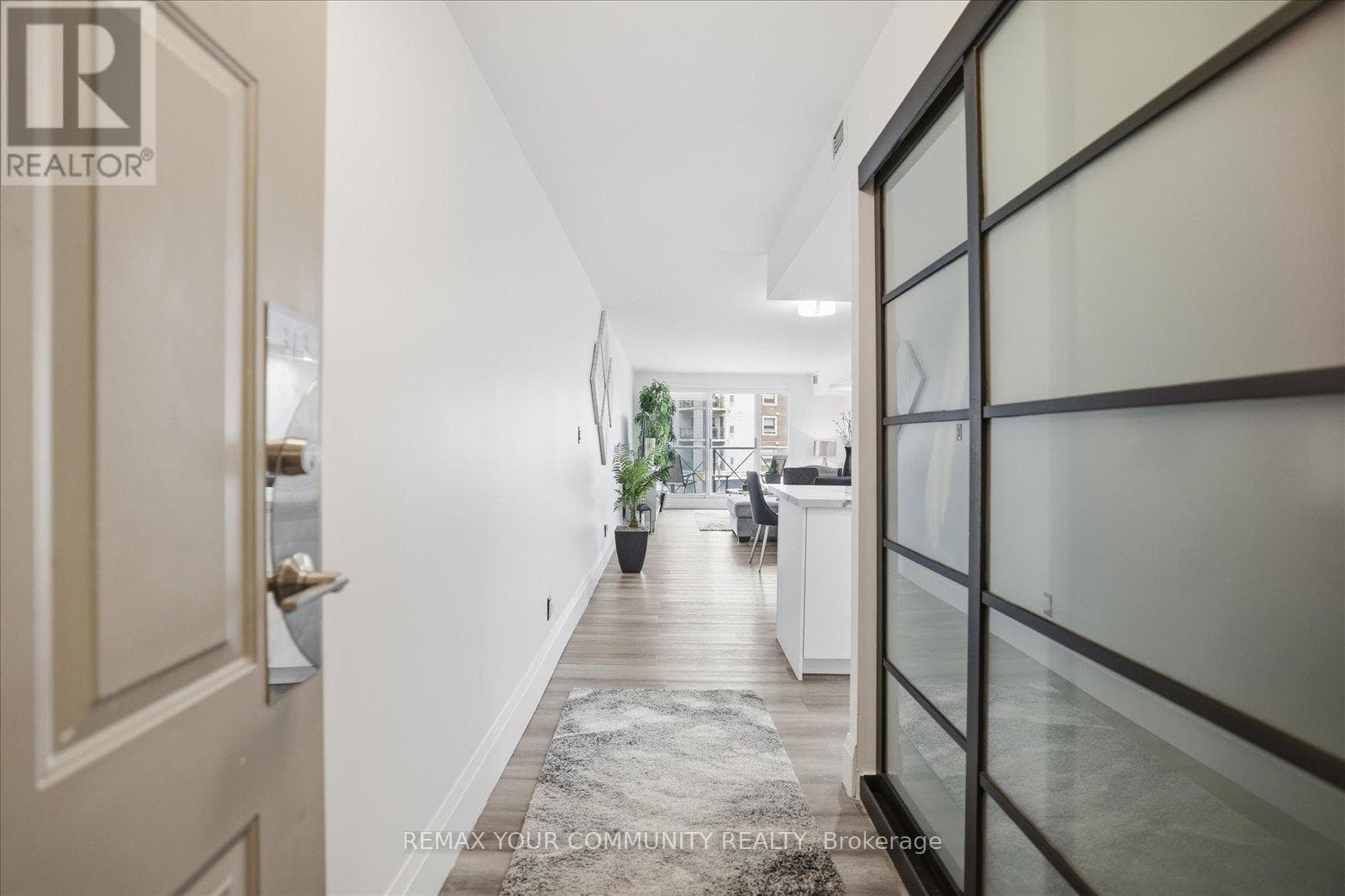 313 - 121 WOODBRIDGE AVENUE photo 2
