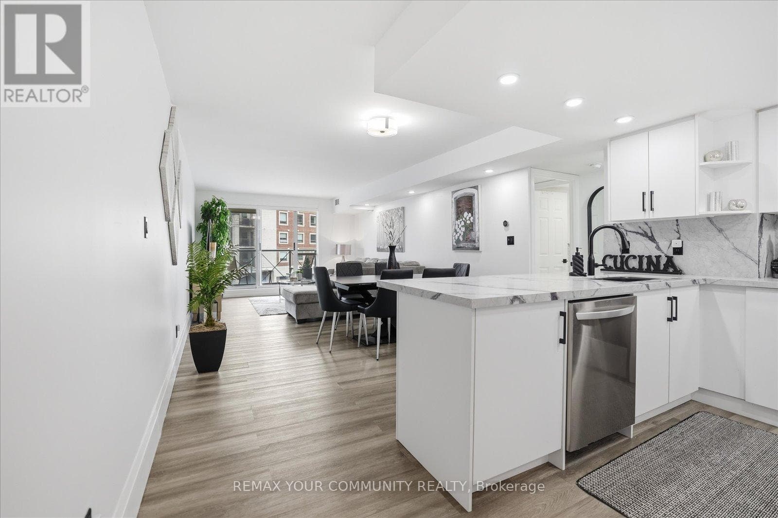 313 - 121 WOODBRIDGE AVENUE photo 4