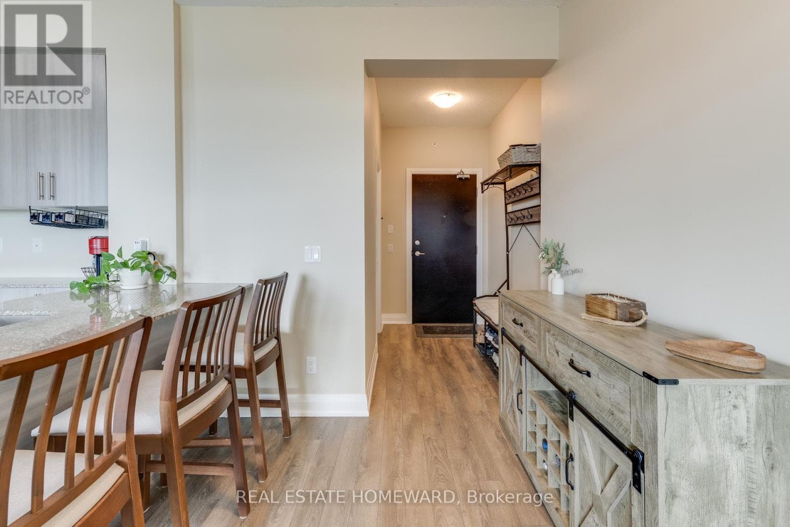 211 - 65 YORKLAND BOULEVARD photo 2