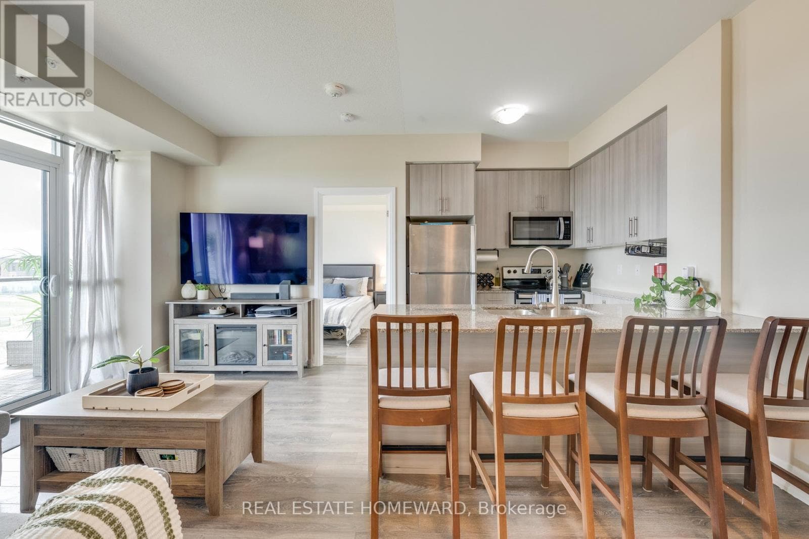 211 - 65 YORKLAND BOULEVARD photo 3