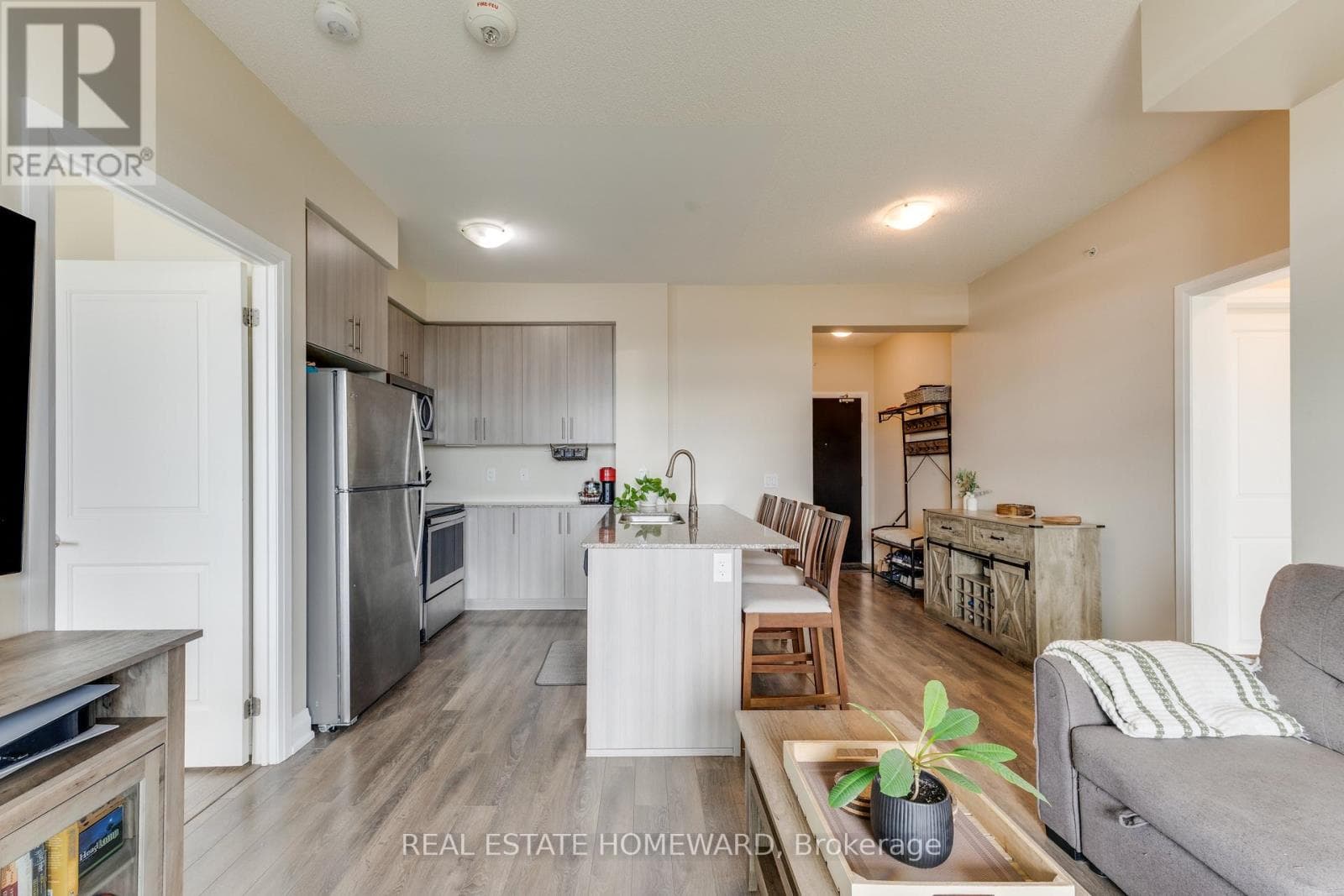 211 - 65 YORKLAND BOULEVARD photo 4