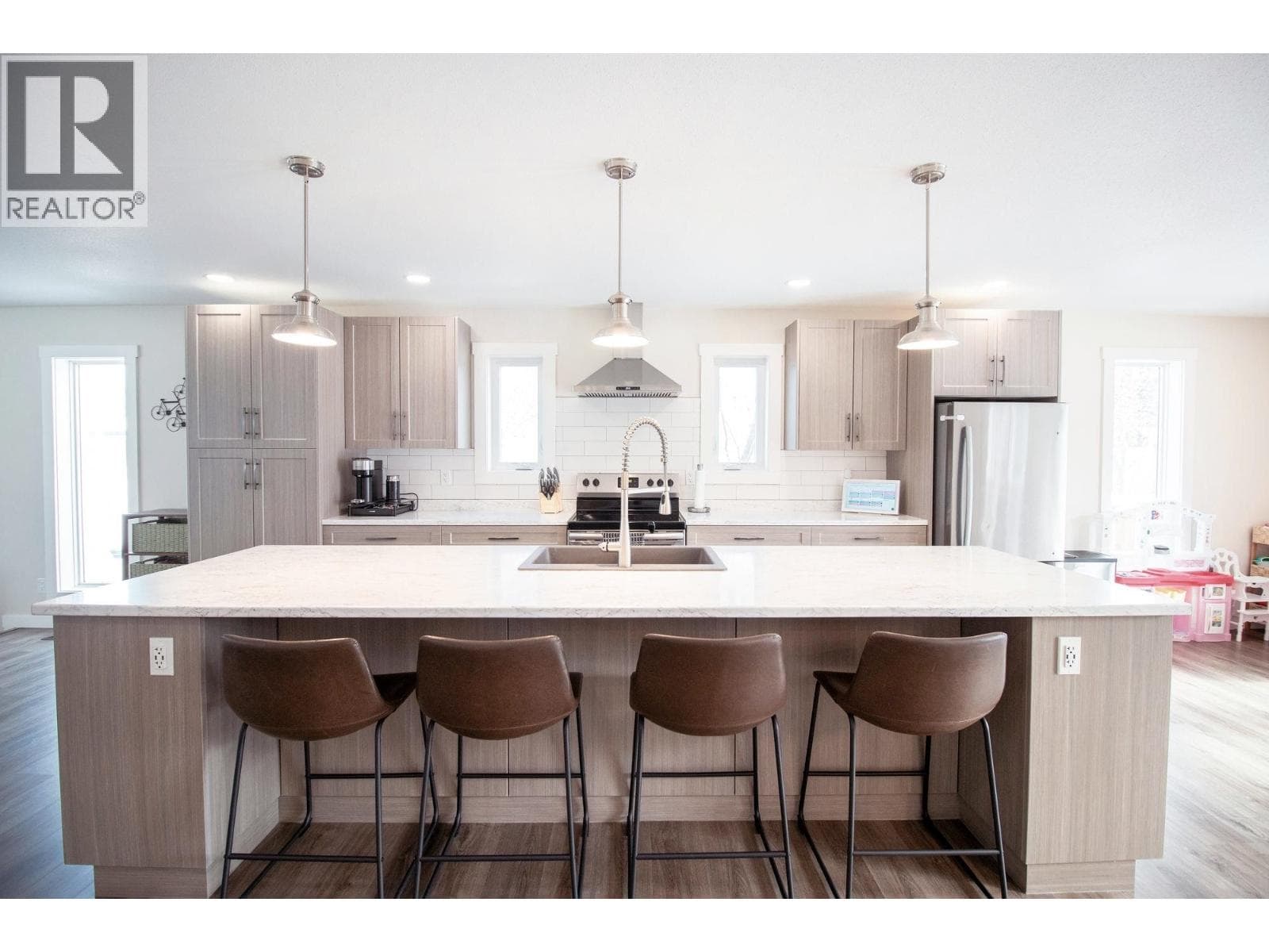 10519 114 AVENUE photo 5
