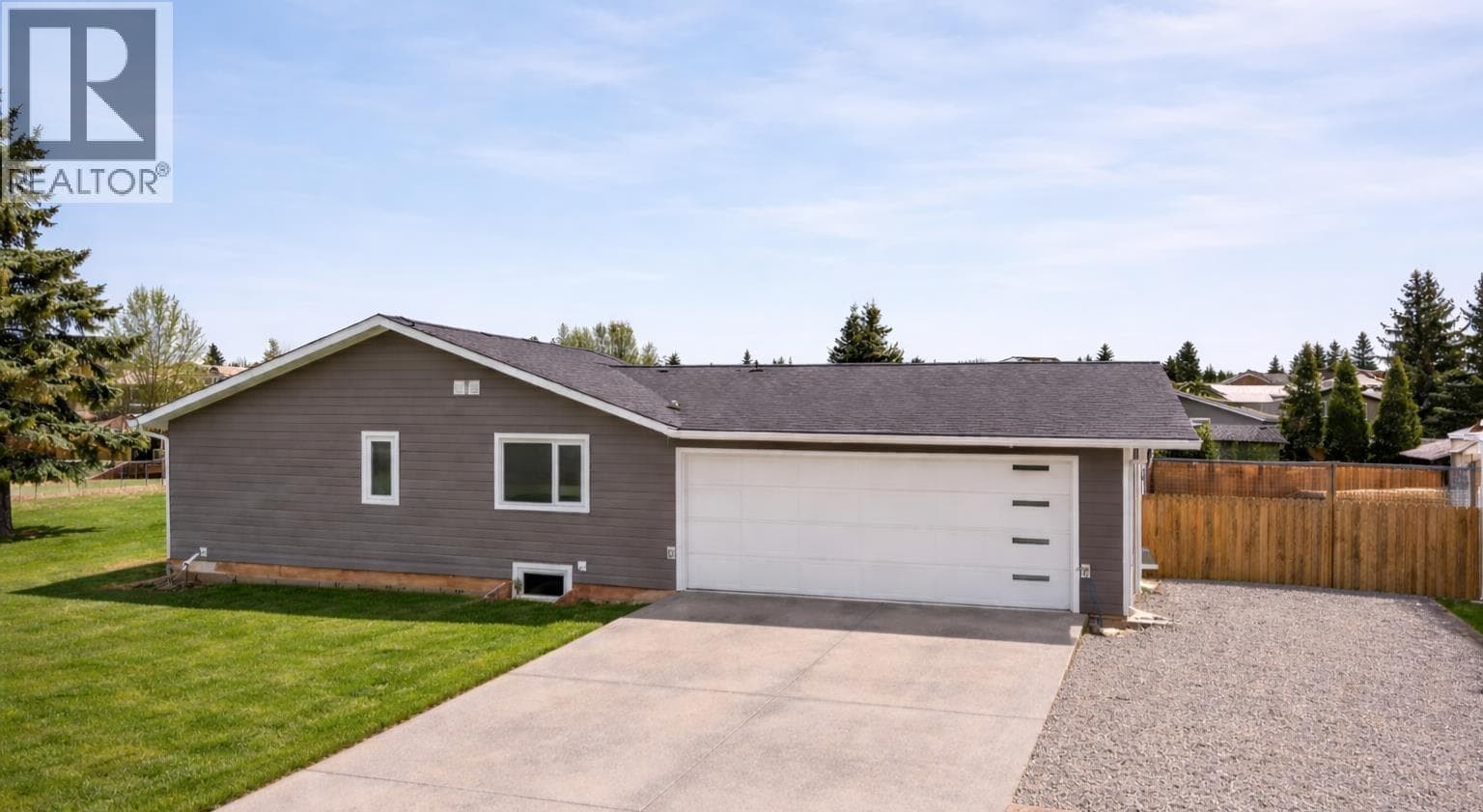 10519 114 AVENUE photo 2