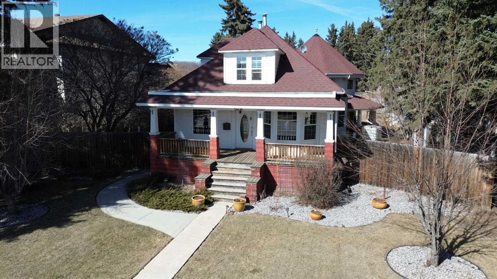 5406 50 Avenue photo 2