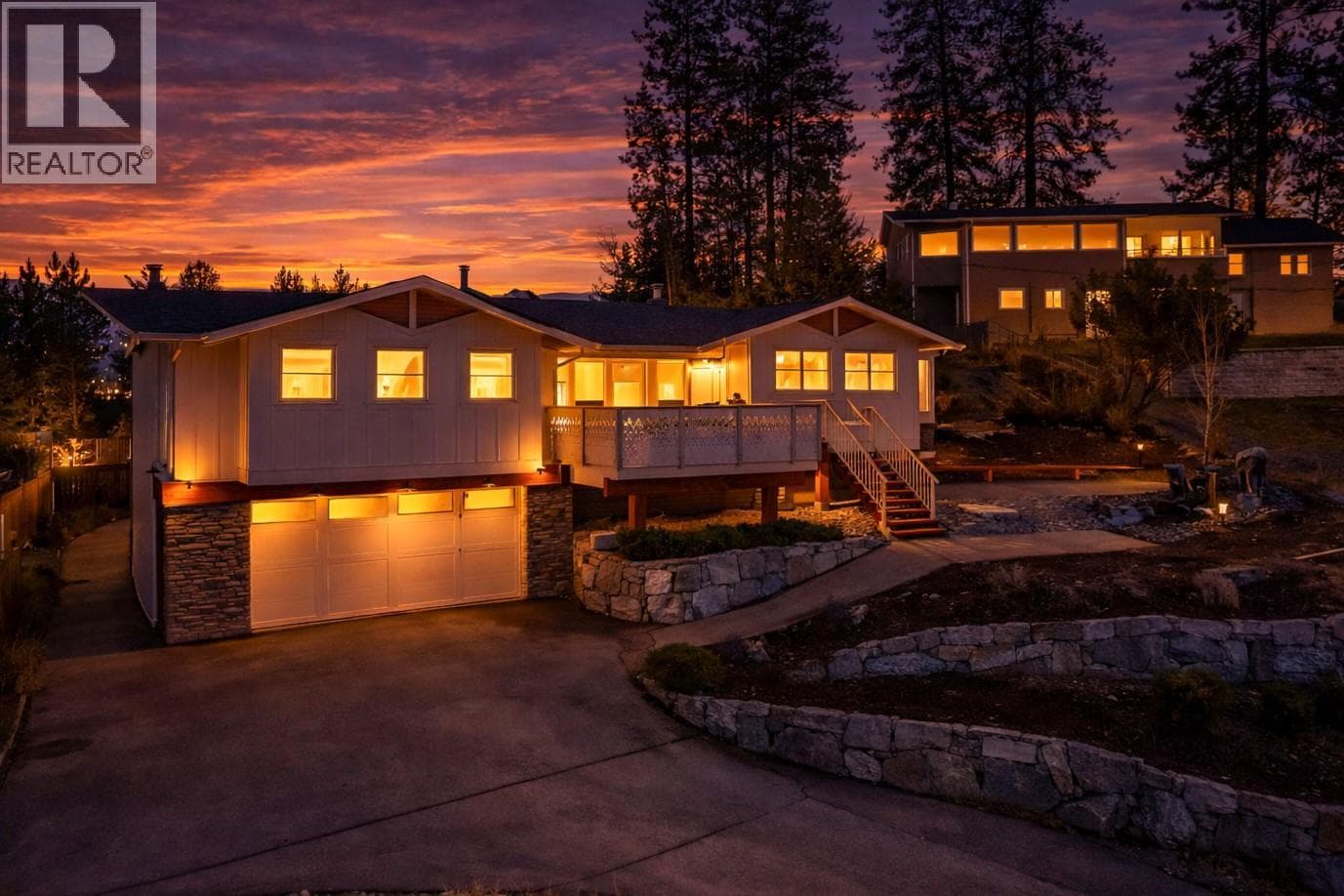 488 Sheila Crescent photo 2